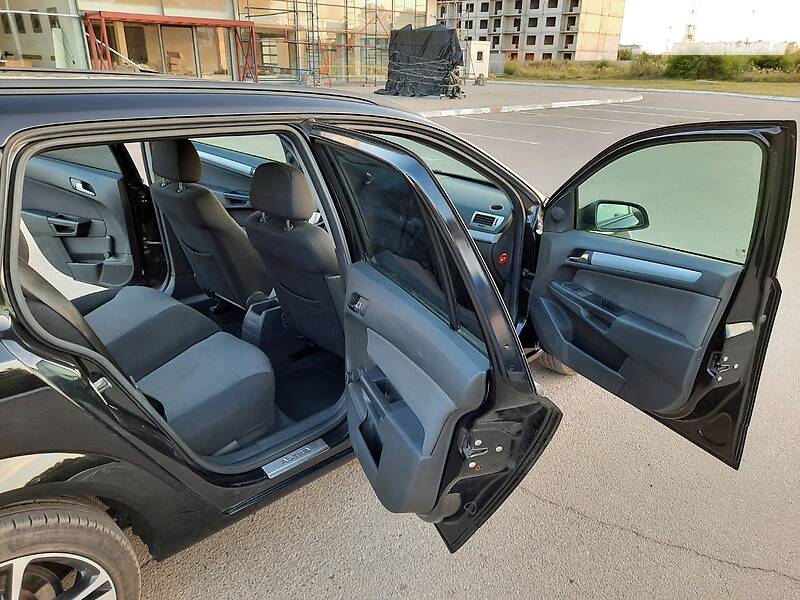 Універсал Opel Astra 2006 в Полтаві