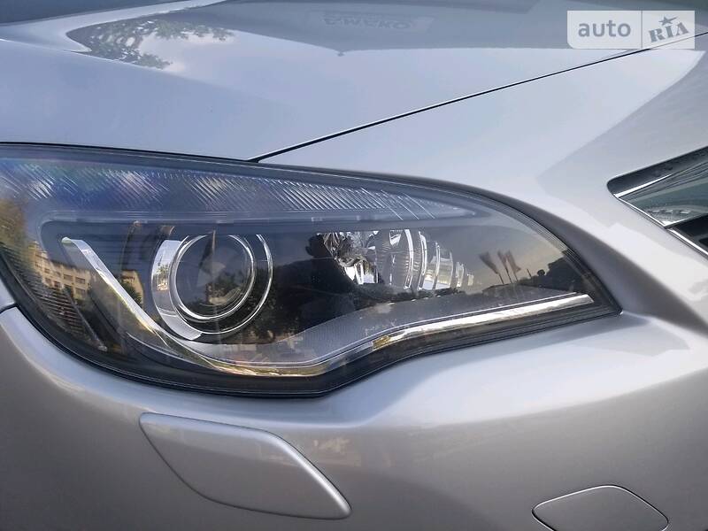 Хэтчбек Opel Astra 2011 в Львове
