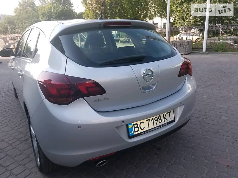 Хэтчбек Opel Astra 2011 в Львове