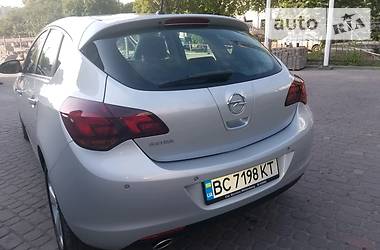 Хетчбек Opel Astra 2011 в 