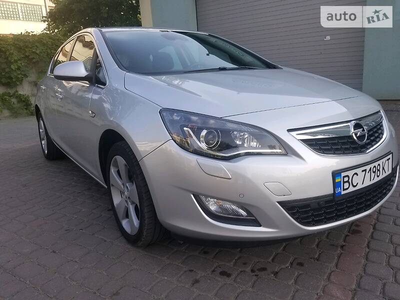 Хэтчбек Opel Astra 2011 в Львове