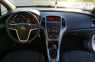 Универсал Opel Astra 2013 в Стрые