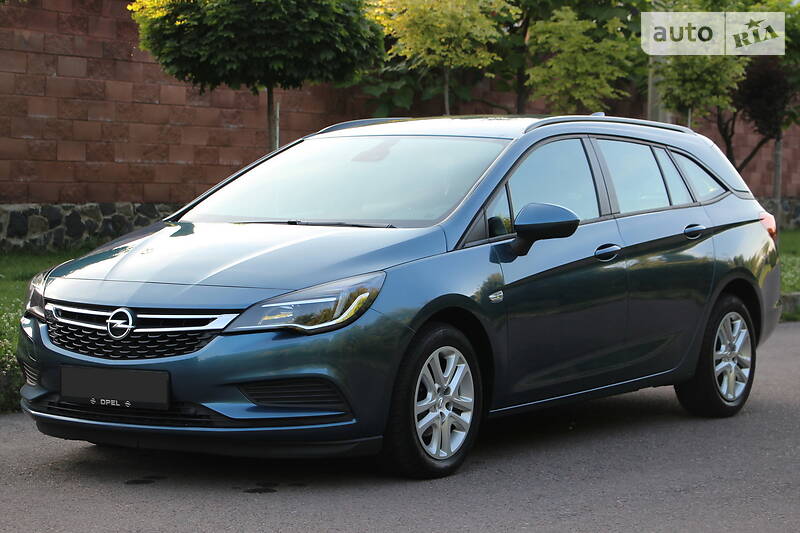 Універсал Opel Astra 2017 в Рівному