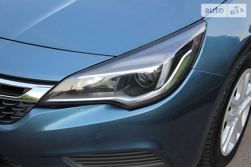 Універсал Opel Astra 2017 в Рівному