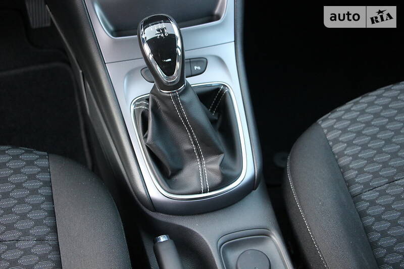 Універсал Opel Astra 2017 в Рівному