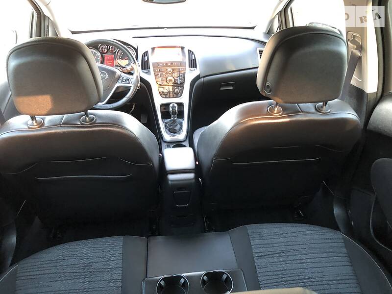 Універсал Opel Astra 2014 в Костянтинівці
