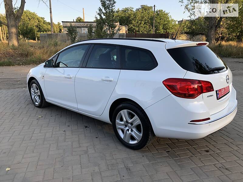Універсал Opel Astra 2014 в Костянтинівці
