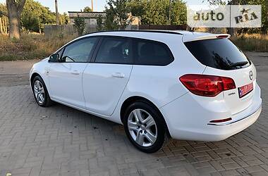 Універсал Opel Astra 2014 в 