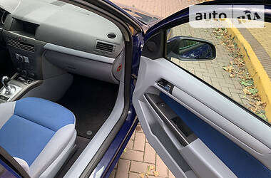Хэтчбек Opel Astra 2005 в 