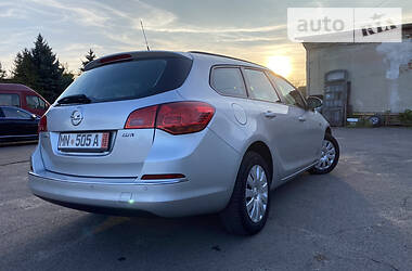 Седан Opel Astra 2013 в Луцке