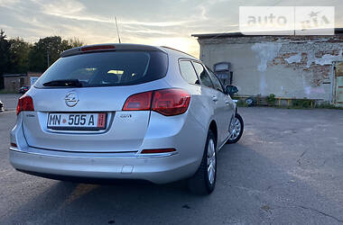 Седан Opel Astra 2013 в Луцке