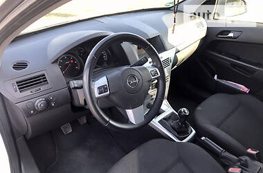 Универсал Opel Astra 2009 в Полтаве