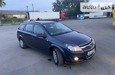 Универсал Opel Astra 2009 в Киверцах