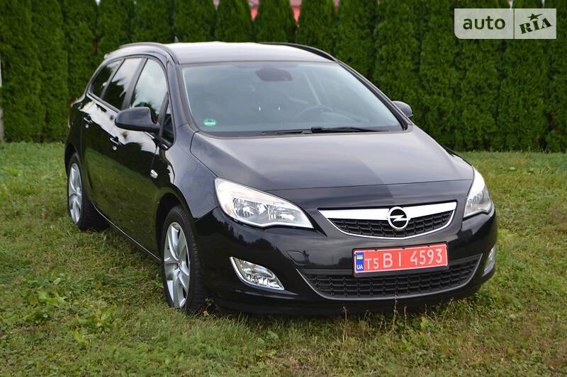 Универсал Opel Astra 2012 в Черновцах