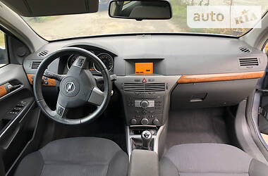 Хэтчбек Opel Astra 2005 в Ватутино
