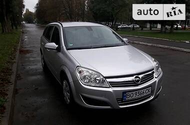 Універсал Opel Astra 2008 в Рівному