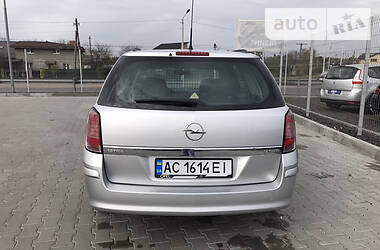 Универсал Opel Astra 2007 в Нововолынске