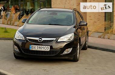 Универсал Opel Astra 2011 в 