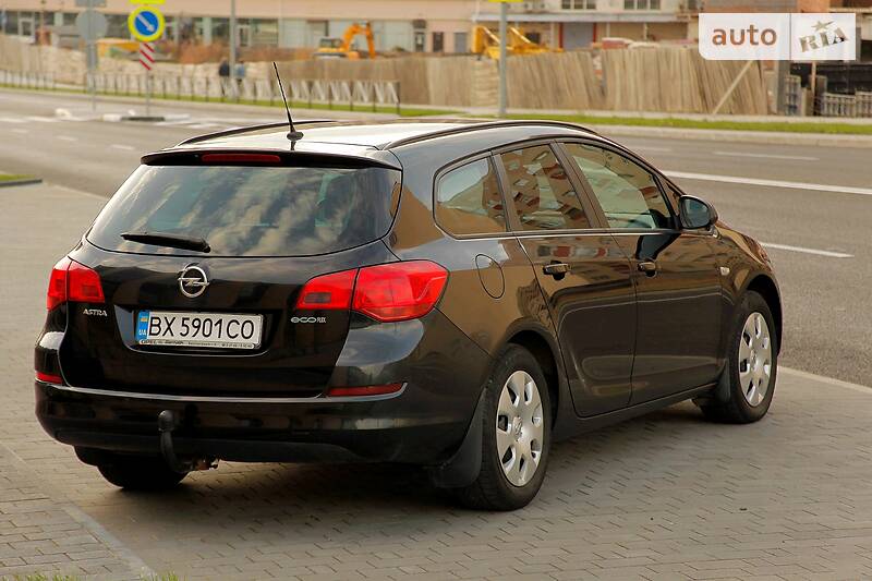 Універсал Opel Astra 2011 в Хмельницькому