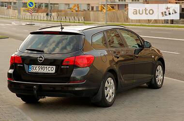 Универсал Opel Astra 2011 в 