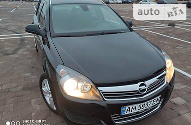 Универсал Opel Astra 2010 в Житомире