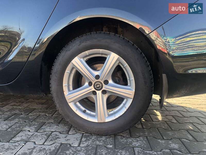 Универсал Opel Astra 2012 в Иршаве