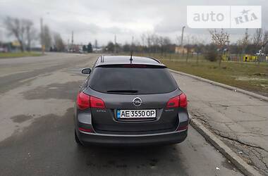 Універсал Opel Astra 2011 в Дніпрі