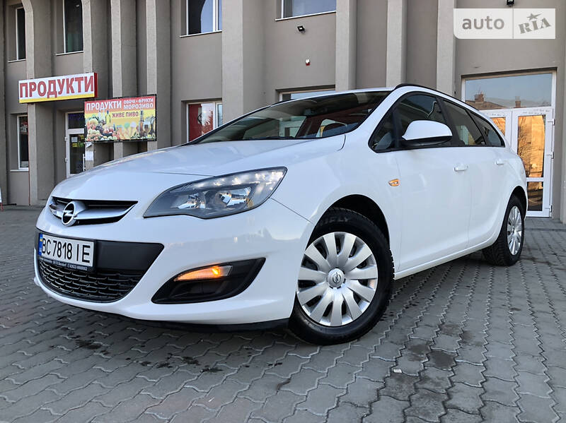 Універсал Opel Astra 2015 в Дрогобичі