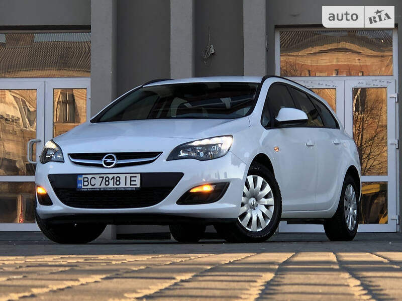 Універсал Opel Astra 2015 в Дрогобичі
