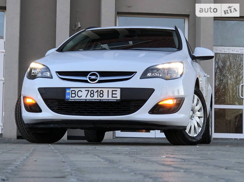 Універсал Opel Astra 2015 в Дрогобичі