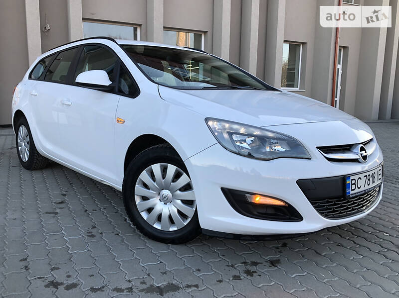 Універсал Opel Astra 2015 в Дрогобичі