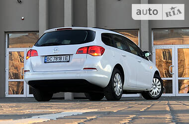 Универсал Opel Astra 2015 в Дрогобыче