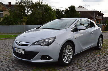 Купе Opel Astra 2011 в Мукачевому