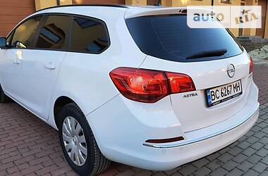 Универсал Opel Astra 2015 в Стрые