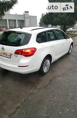 Универсал Opel Astra 2012 в Ровно