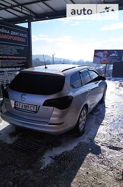 Універсал Opel Astra 2012 в Надвірній
