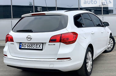 Универсал Opel Astra 2013 в Мукачево