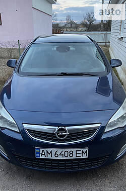 Универсал Opel Astra 2011 в Коростене