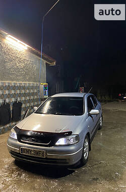 Хетчбек Opel Astra 2000 в 