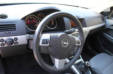 Універсал Opel Astra 2010 в Дрогобичі