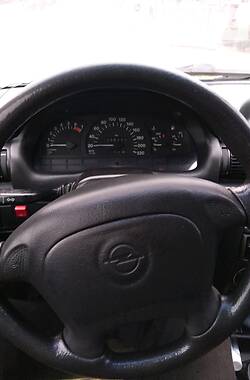 Хэтчбек Opel Astra 1996 в Кицмани