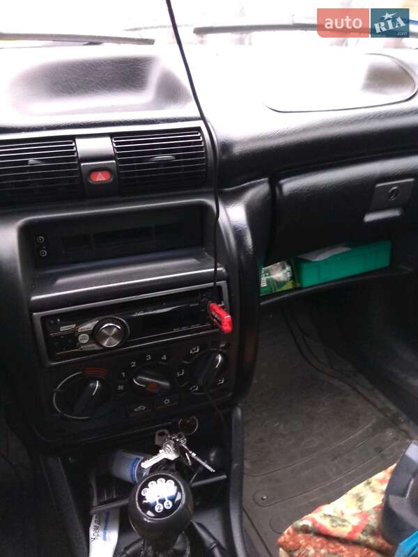 Хэтчбек Opel Astra 1996 в Кицмани