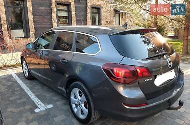 Универсал Opel Astra 2012 в 