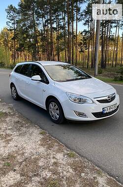 Универсал Opel Astra 2011 в Бородянке