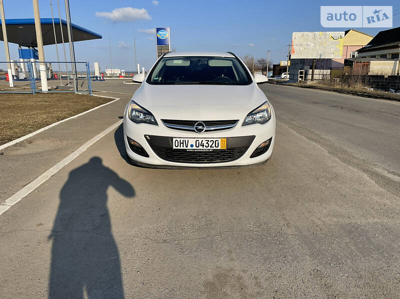 Універсал Opel Astra 2015 в Гайвороні