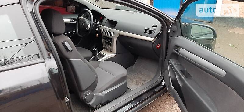 Купе Opel Astra 2008 в Вознесенську