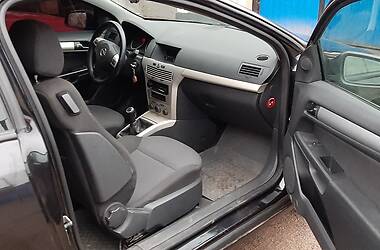 Купе Opel Astra 2008 в 