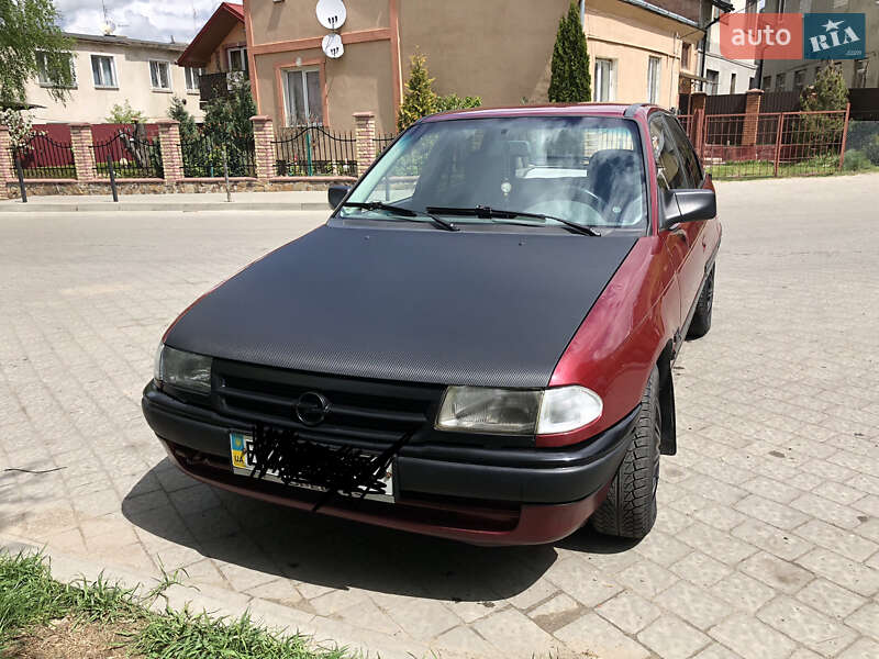 Хэтчбек Opel Astra 1992 в 