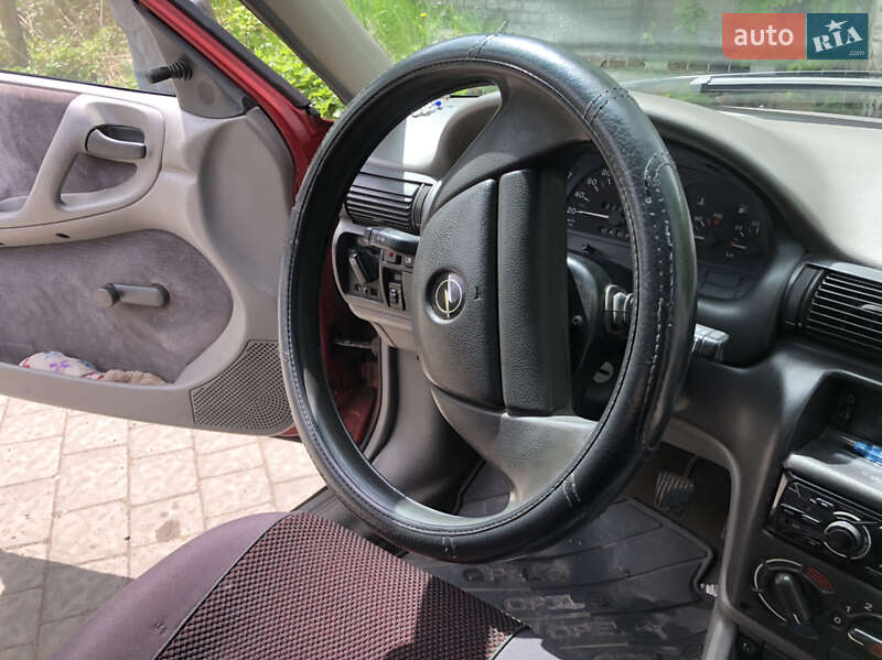 Хэтчбек Opel Astra 1992 в Львове фото 28 Хэтчбек Opel Astra 1992 в Львове