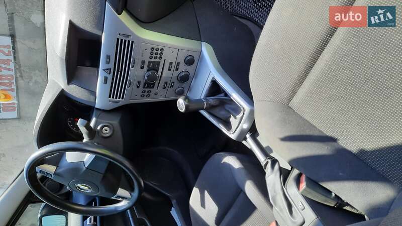Купе Opel Astra 2009 в Василькове